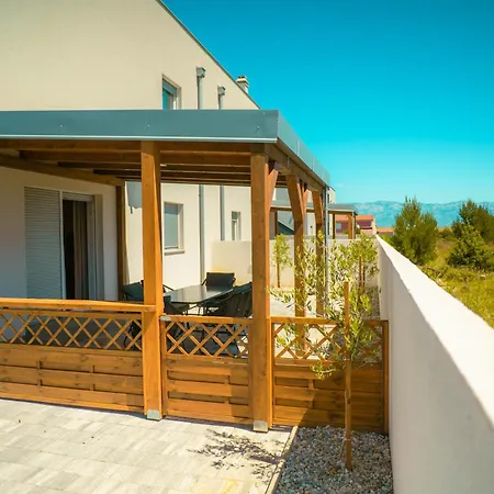 Valora فيلة فير