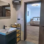 Villa Valora Vir