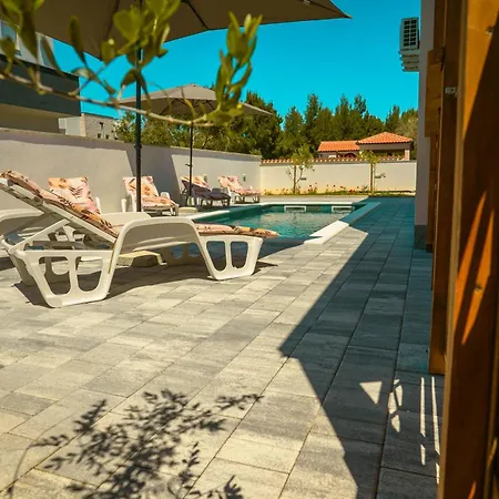 Valora Villa Vir